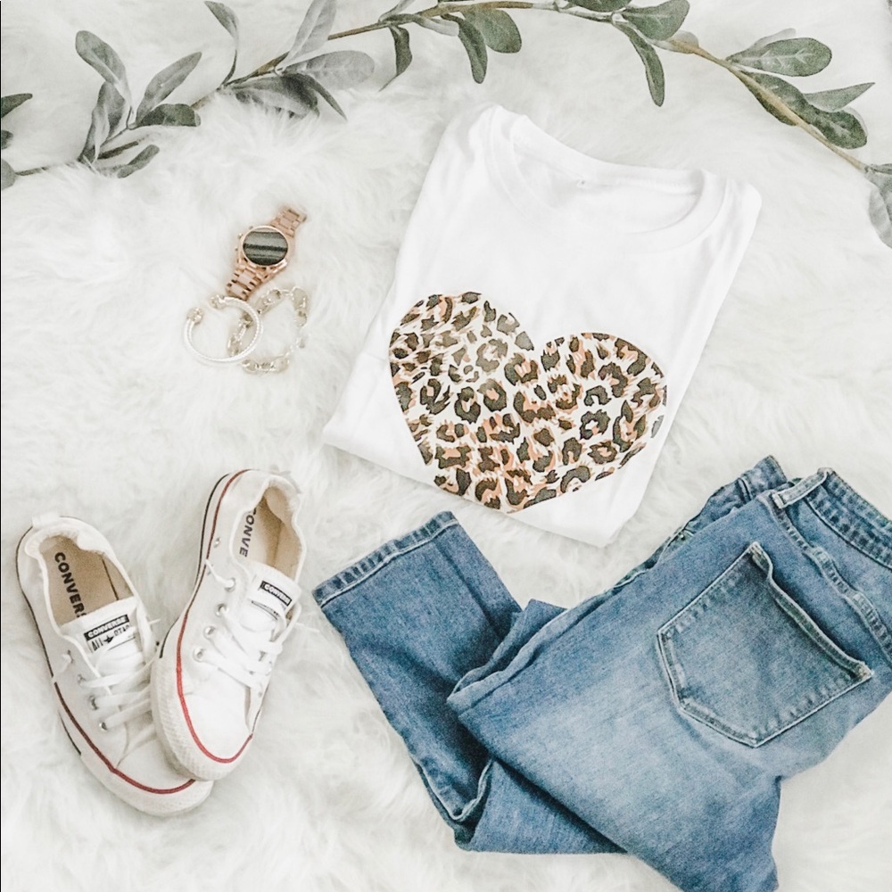 Leopard print heart 🤎 women tee